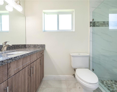 5200 Ne 15th Avenue - Photo Thumbnail 17