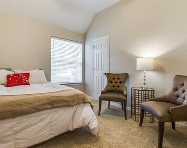 700 Essex Court - Photo Thumbnail 17