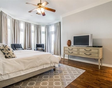 700 Essex Court - Photo Thumbnail 15
