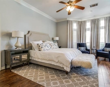 700 Essex Court - Photo Thumbnail 14