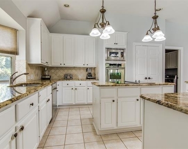 700 Essex Court - Photo Thumbnail 10