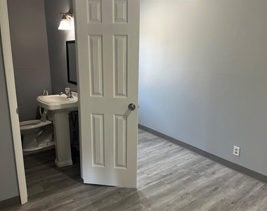 4409 N Meridian Avenue - Photo Thumbnail 5