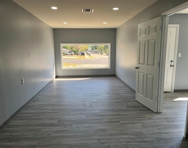 4409 N Meridian Avenue - Photo Thumbnail 6