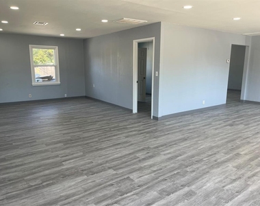 4409 N Meridian Avenue - Photo Thumbnail 4