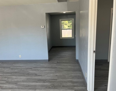 4409 N Meridian Avenue - Photo Thumbnail 1
