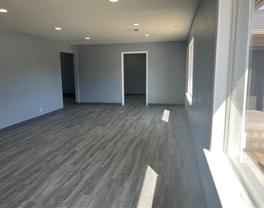 4409 N Meridian Avenue - Photo Thumbnail 3