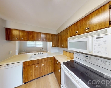 7344 Pebblestone Drive - Photo Thumbnail 2