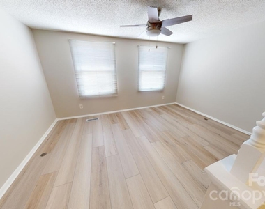7344 Pebblestone Drive - Photo Thumbnail 15