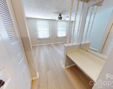 7344 Pebblestone Drive - Photo Thumbnail 14