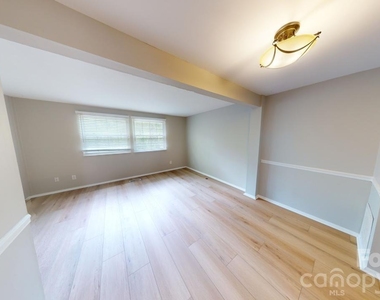 7344 Pebblestone Drive - Photo Thumbnail 4