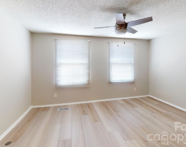 7344 Pebblestone Drive - Photo Thumbnail 17