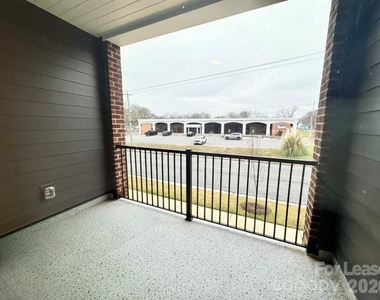 175 W Black Street W - Photo Thumbnail 4