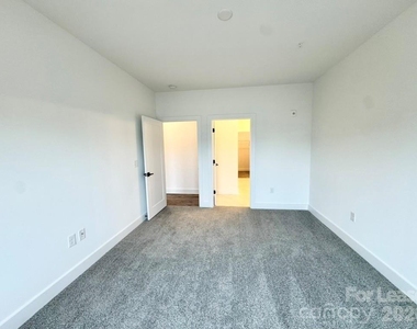 175 W Black Street W - Photo Thumbnail 3