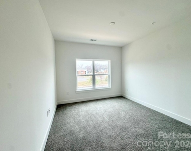 175 W Black Street W - Photo Thumbnail 10