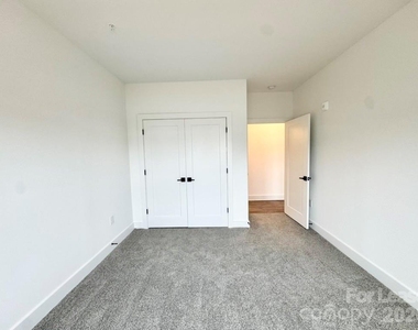 175 W Black Street W - Photo Thumbnail 1