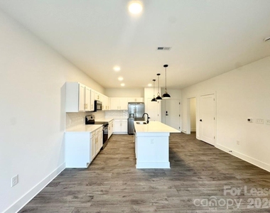175 W Black Street W - Photo Thumbnail 13
