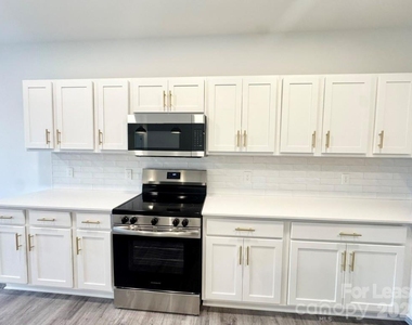 175 W Black Street W - Photo Thumbnail 9