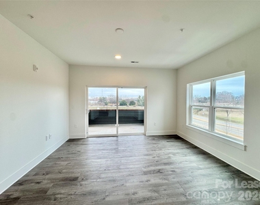 175 W Black Street - Photo Thumbnail 6