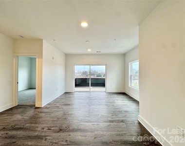 175 W Black Street - Photo Thumbnail 8