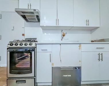 400 East 64th Street - Photo Thumbnail 3