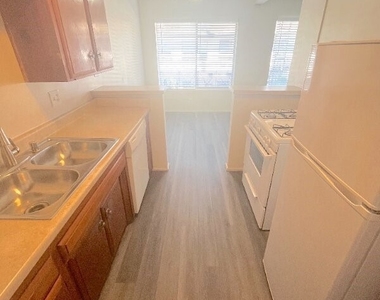 2115 Placentia Avenue - Photo Thumbnail 7