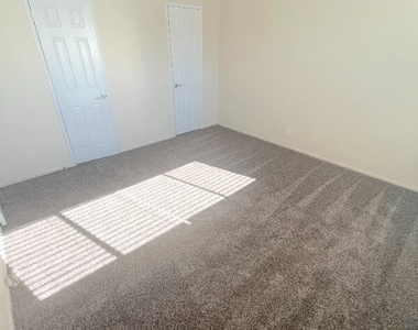 2115 Placentia Avenue - Photo Thumbnail 14