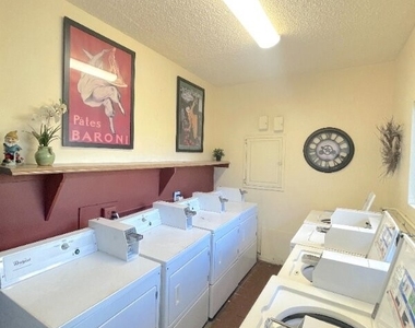2115 Placentia Avenue - Photo Thumbnail 27