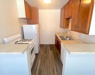 2115 Placentia Avenue - Photo Thumbnail 4