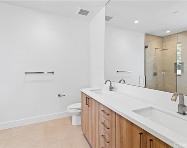 12300 Oxnard Street - Photo Thumbnail 10