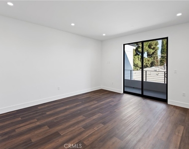 12300 Oxnard Street - Photo Thumbnail 4