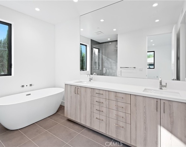 12300 Oxnard Street - Photo Thumbnail 12