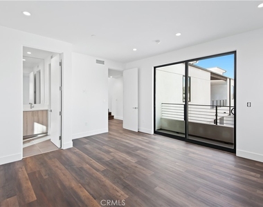 12300 Oxnard Street - Photo Thumbnail 7