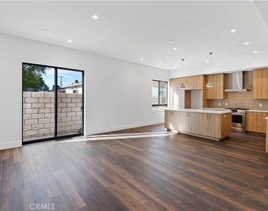 12300 Oxnard Street - Photo Thumbnail 2