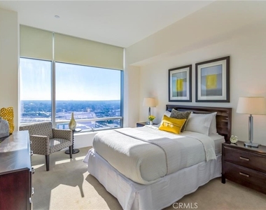 900 W Olympic Boulevard - Photo Thumbnail 3