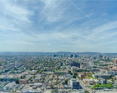 900 W Olympic Boulevard - Photo Thumbnail 9