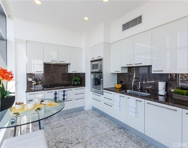 900 W Olympic Boulevard - Photo Thumbnail 2