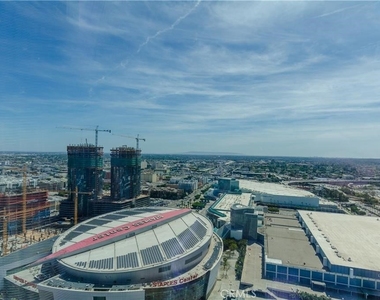 900 W Olympic Boulevard - Photo Thumbnail 11