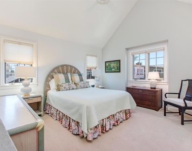 958 A Avenue - Photo Thumbnail 5