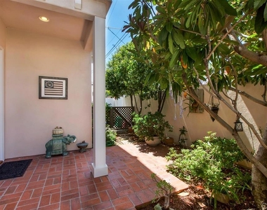 958 A Avenue - Photo Thumbnail 1