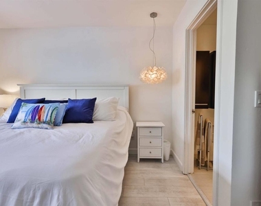 942 D Avenue - Photo Thumbnail 13