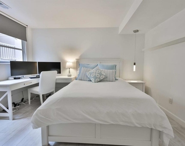 942 D Avenue - Photo Thumbnail 6