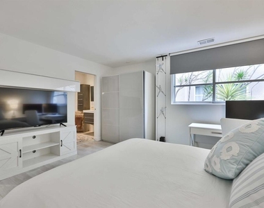 942 D Avenue - Photo Thumbnail 8
