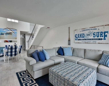 942 D Avenue - Photo Thumbnail 2