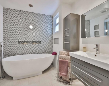 942 D Avenue - Photo Thumbnail 10