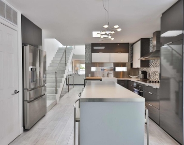 942 D Avenue - Photo Thumbnail 24