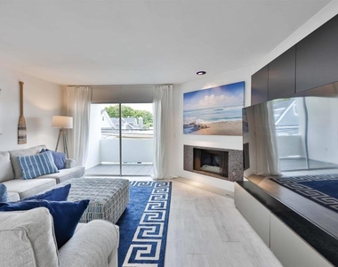 942 D Avenue - Photo Thumbnail 3