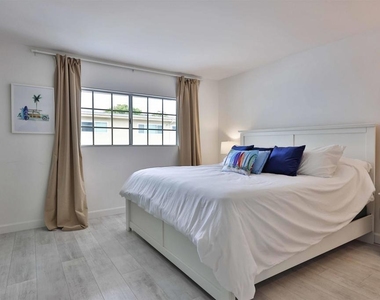 942 D Avenue - Photo Thumbnail 12