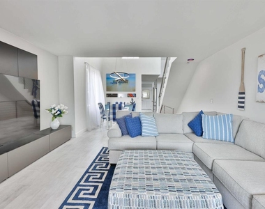 942 D Avenue - Photo Thumbnail 1