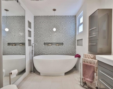 942 D Avenue - Photo Thumbnail 9