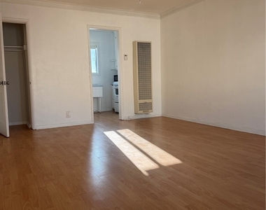 209 S Reeves - Photo Thumbnail 2